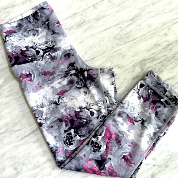 lululemon athletica Pants - Lululemon Wunder Under High Rise Cropped Floral Pant